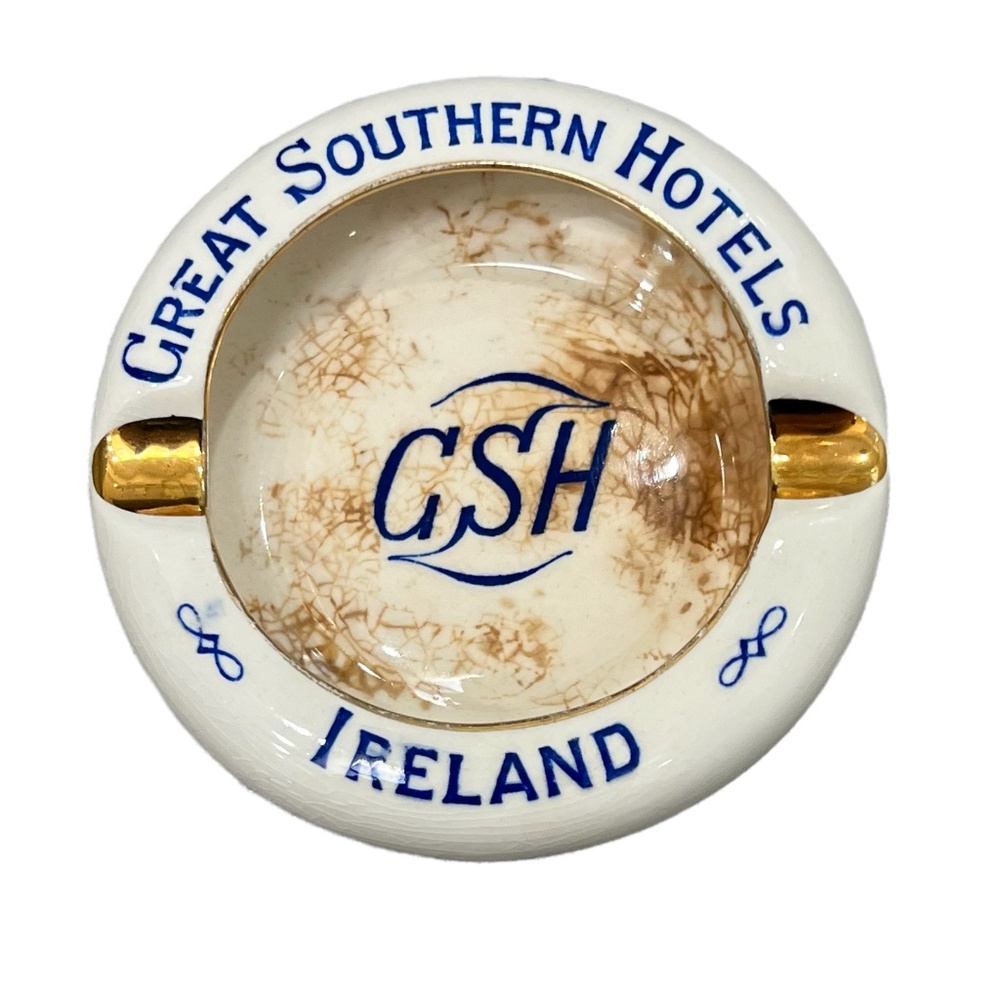 VINTAGE GREAT SOUTHERN HOTELS IRELAND WHITE CERAMIC WITH GOLD & BLUE ASHTRAY